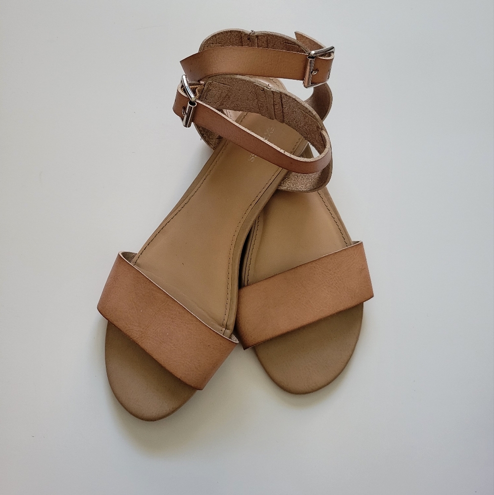 EXPRESS TAN/ BROWN OPEN TOE & HEEL SANDAL W/ ANKLE STRAP